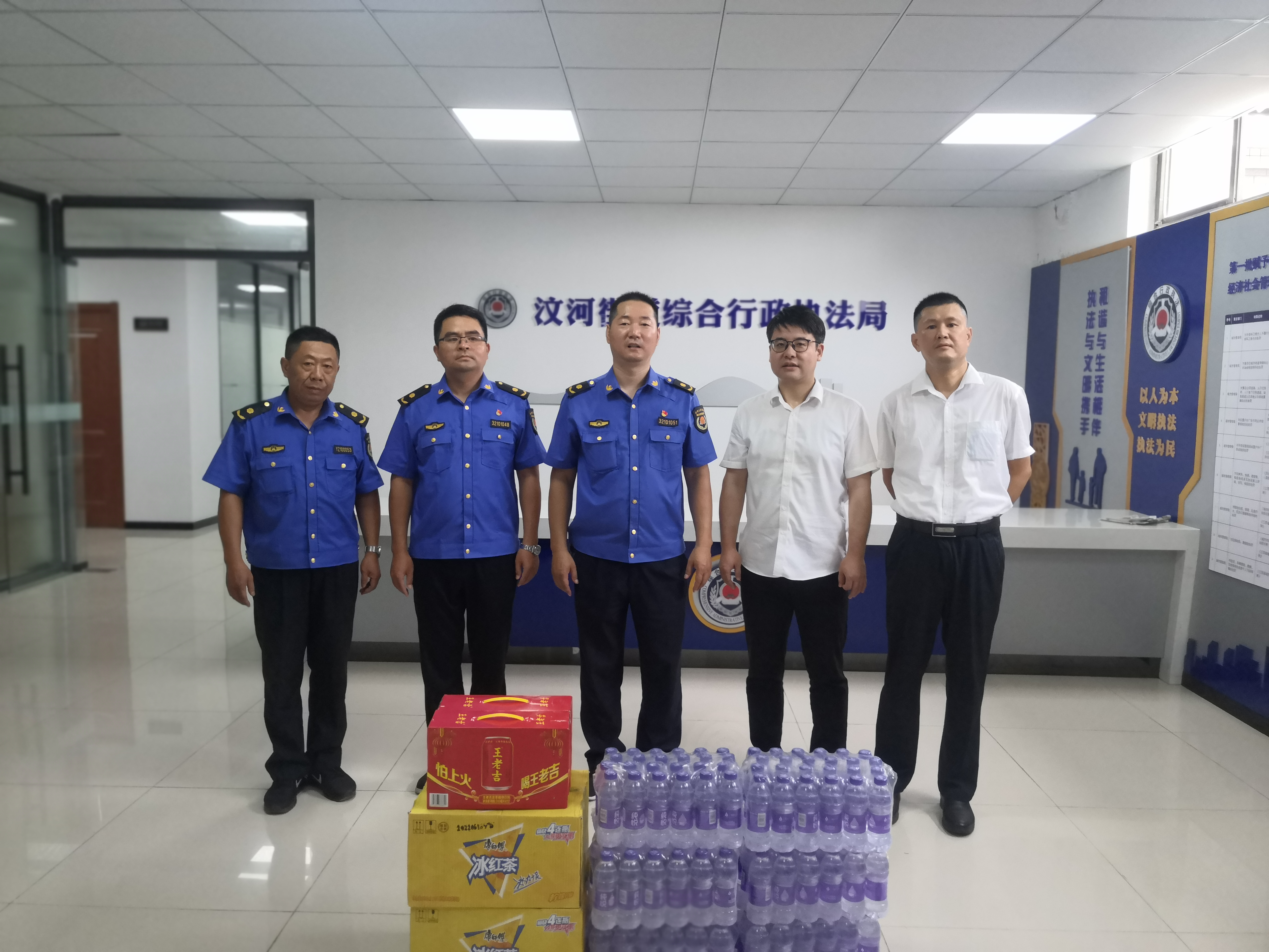 1659330983292706.jpg 7.26慰问城管汶河大队.jpg
