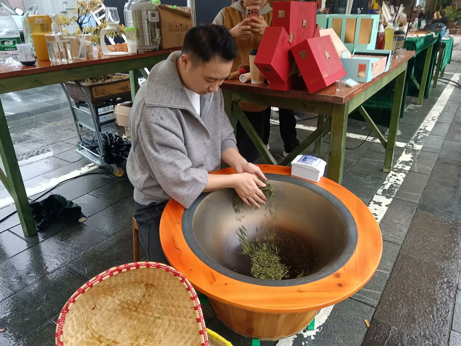 1762758162493462.jpg 细致入微,全程在线:萃园以优质服务护航茶文化雅集.jpg