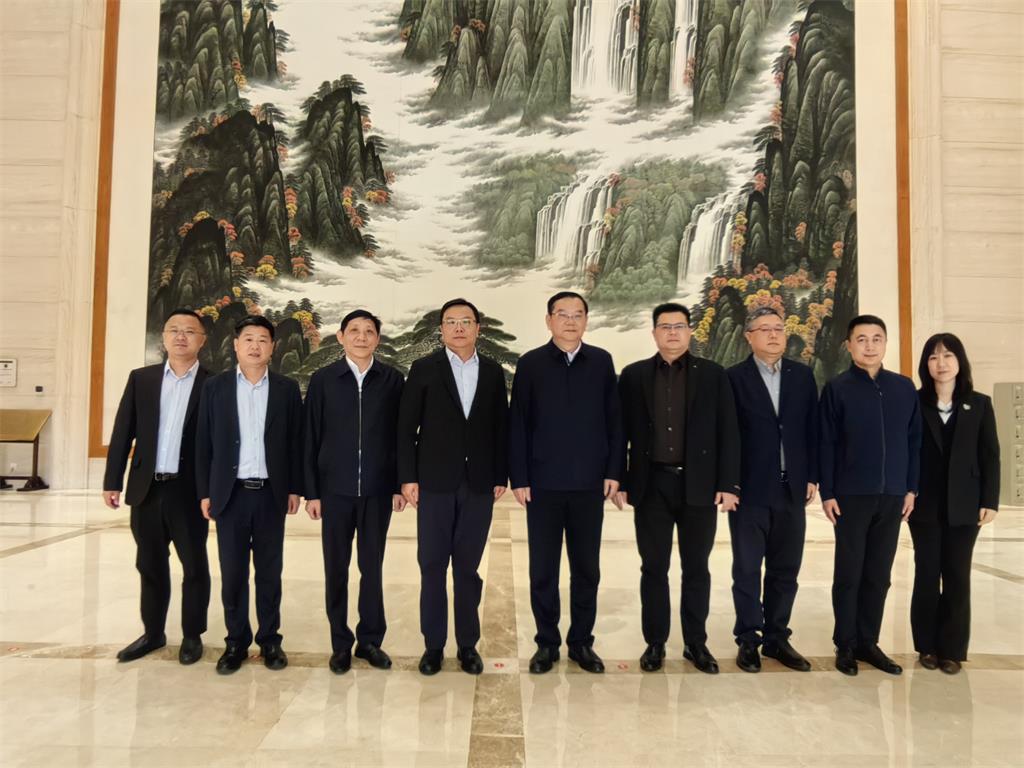 集团领导陪同扬州市政协主席陈扬参加粤港澳大湾区-1.jpg