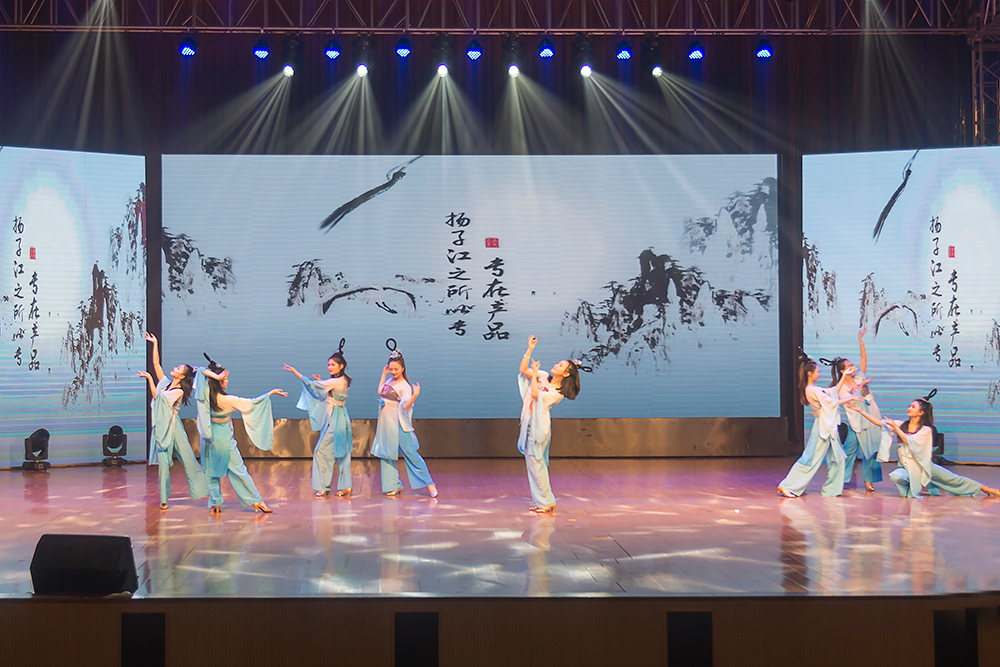 2018年扬子江集团学先进&middot;迎新春&middot;汇报会 图片集锦-5.jpg