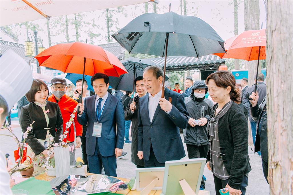 扬子江集团参加2020中国·扬州“烟花三月”美食节