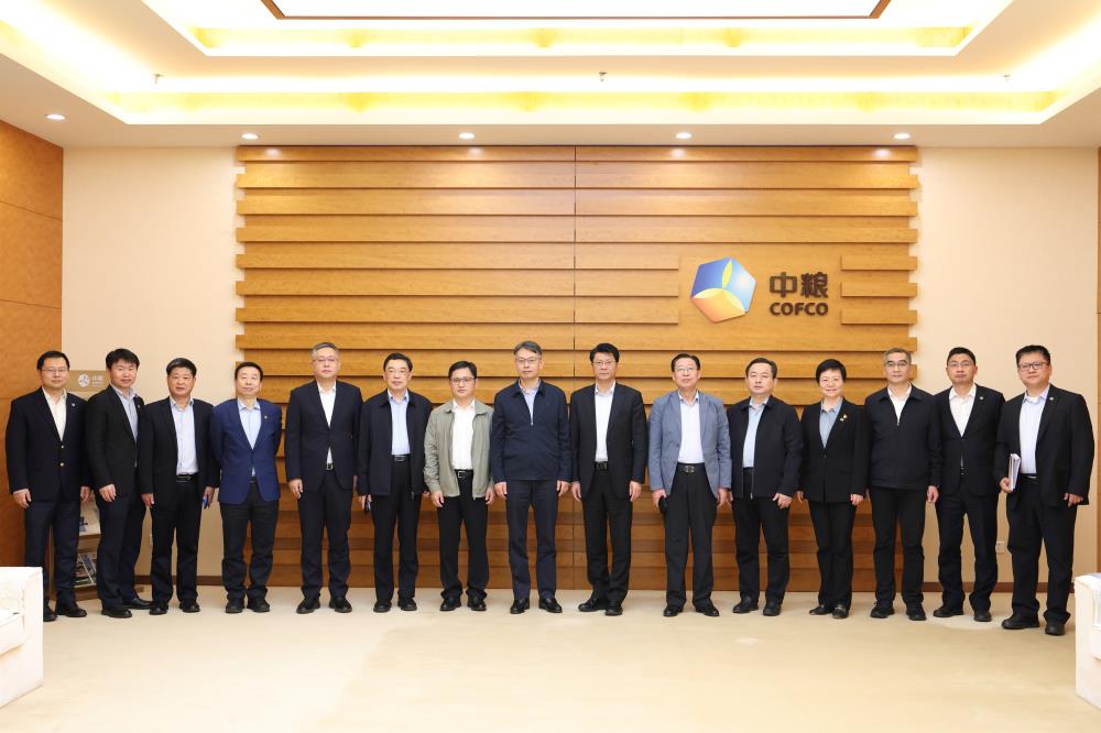 扬州市委书记王进健会见中粮集团总经理白勇，双方就深化央地合作深入交流