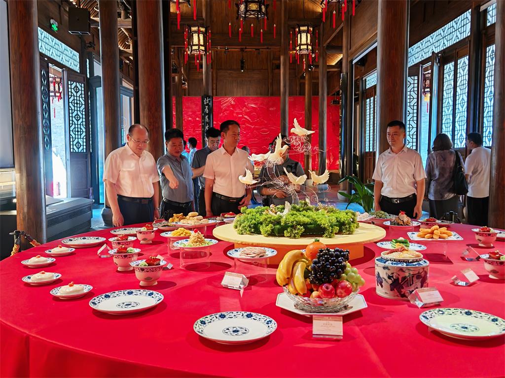 扬州市委副书记、市长郑海涛，副市长罗雪明调研中国淮扬菜博物馆